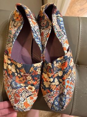 Toms Women's Floral Slip-On Loafers in Navy, Orange and Cream